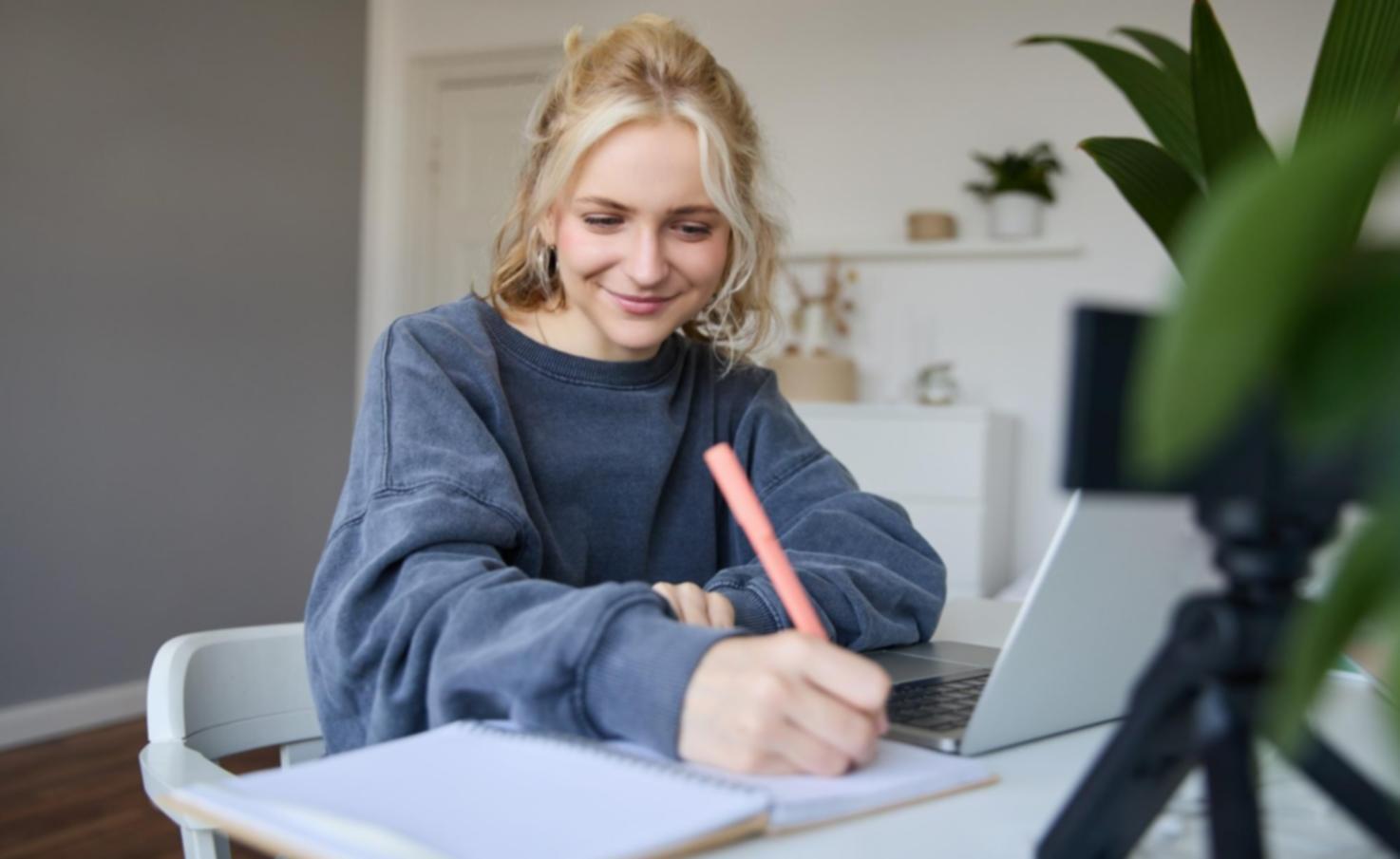 Teilnehmende beim interaktiven Finanzworkshop mit digitalen Lernmaterialien